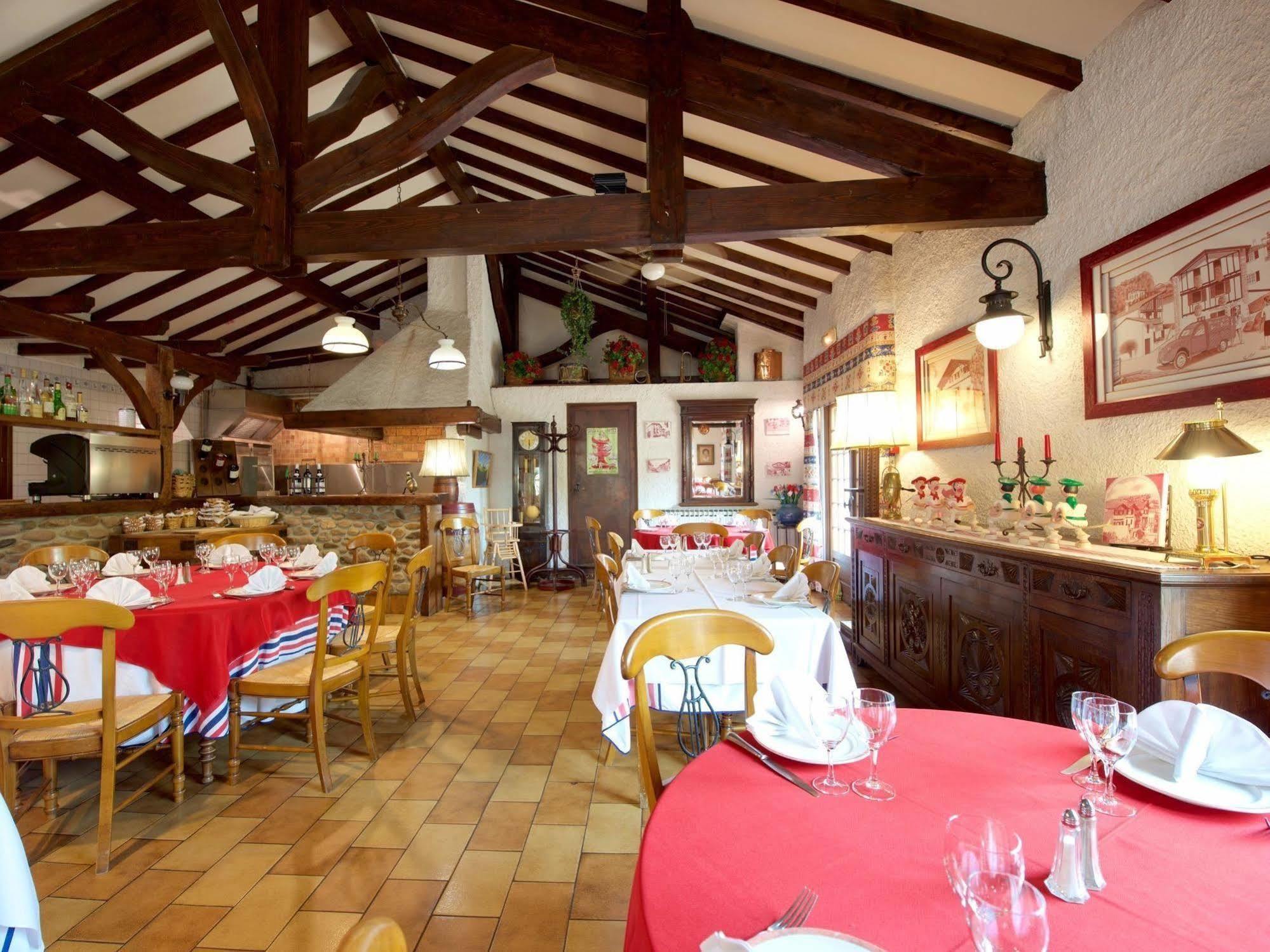 Auberge Chez Tante Ursule カンボ・レ・バン エクステリア 写真