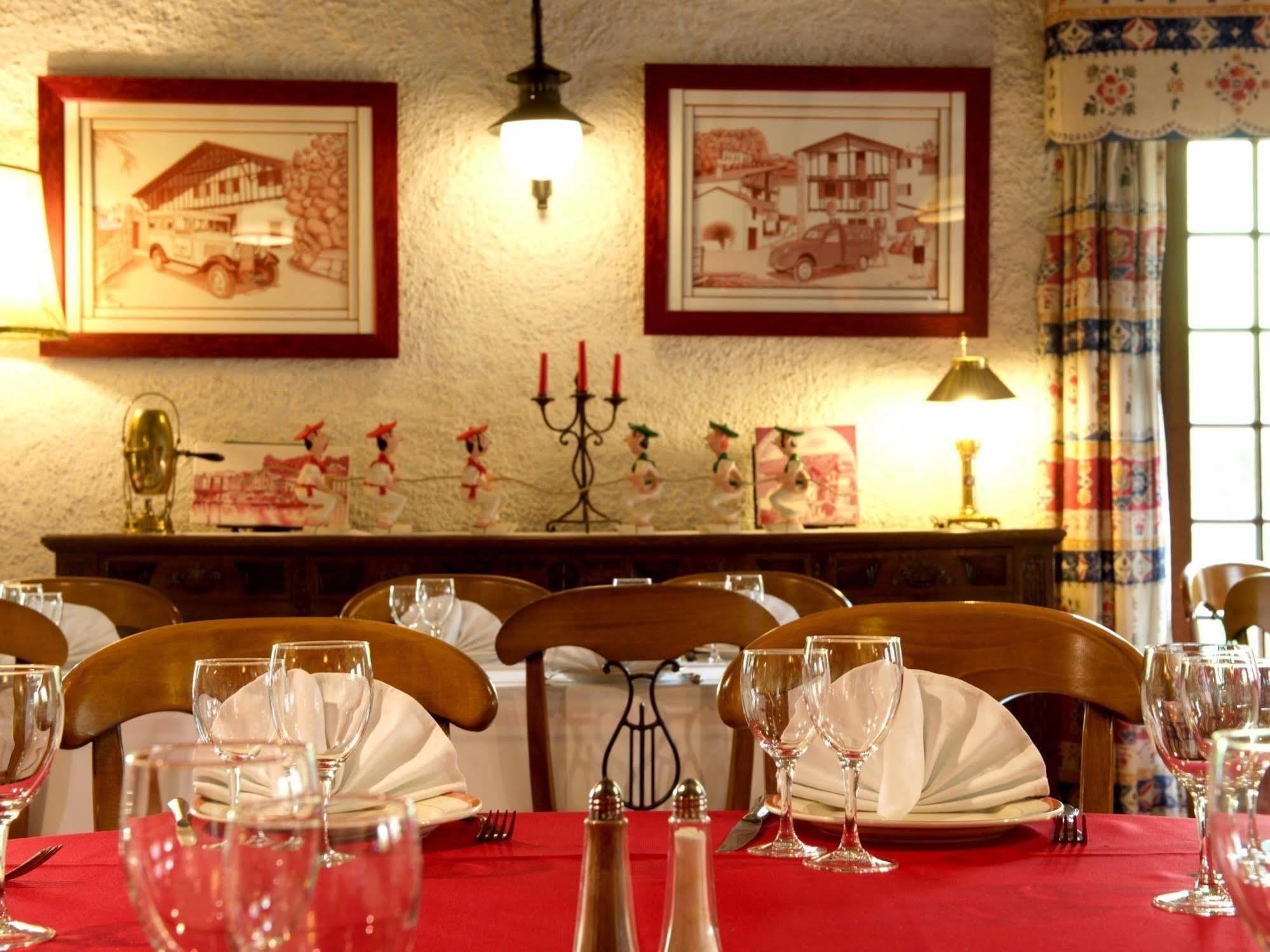Auberge Chez Tante Ursule カンボ・レ・バン エクステリア 写真