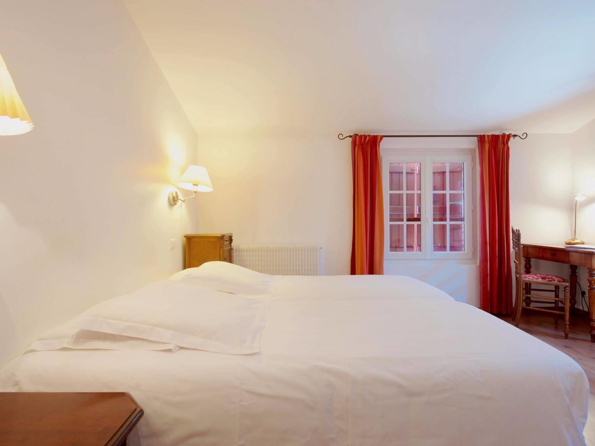 Auberge Chez Tante Ursule カンボ・レ・バン エクステリア 写真