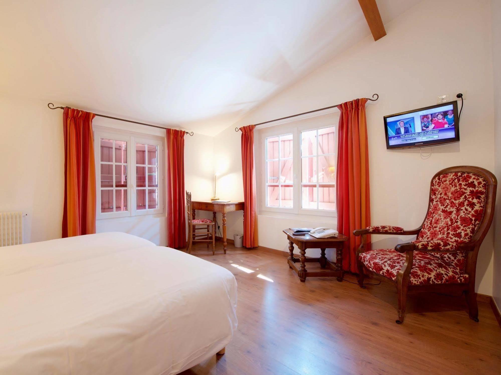 Auberge Chez Tante Ursule カンボ・レ・バン エクステリア 写真