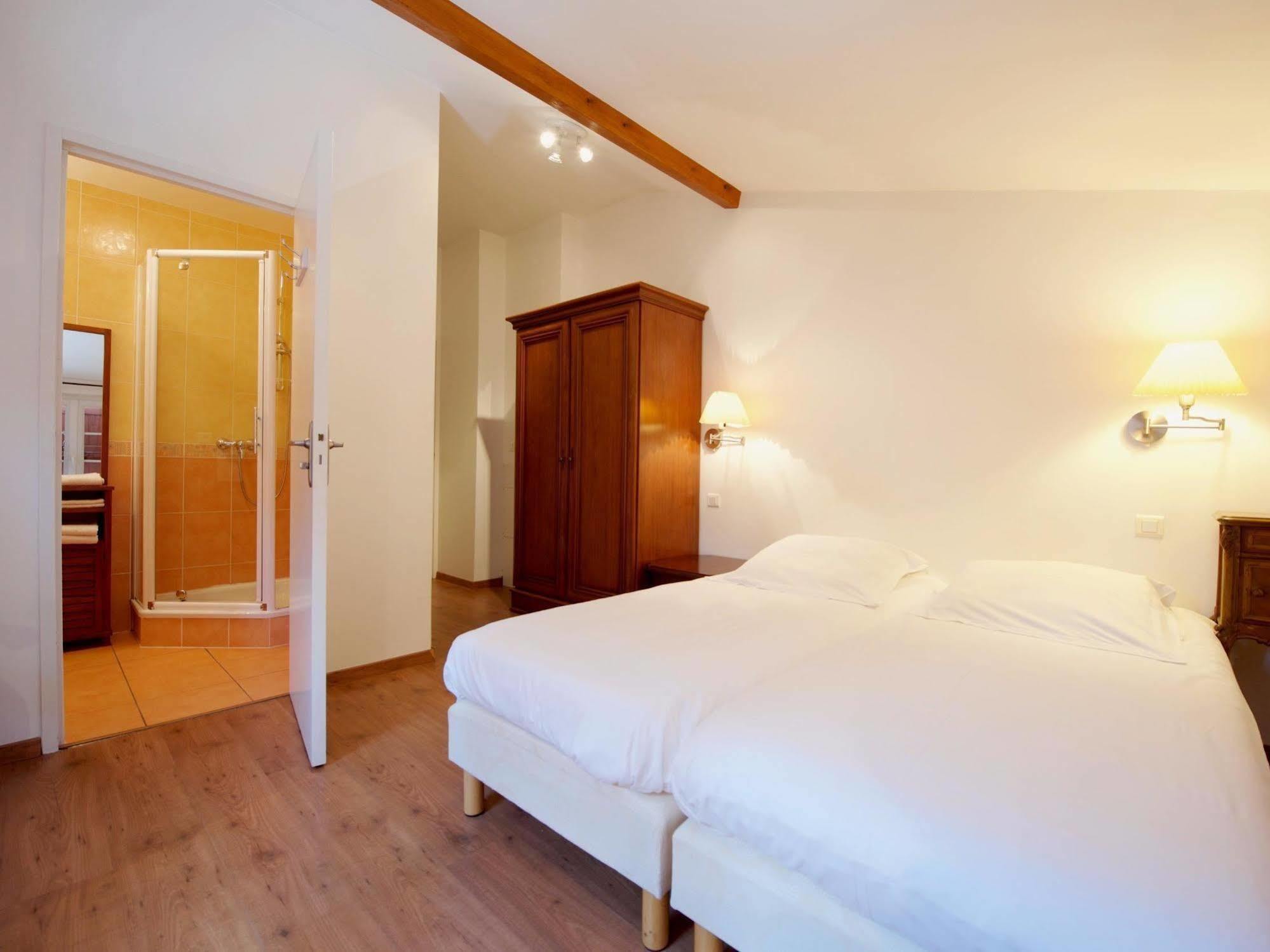 Auberge Chez Tante Ursule カンボ・レ・バン エクステリア 写真