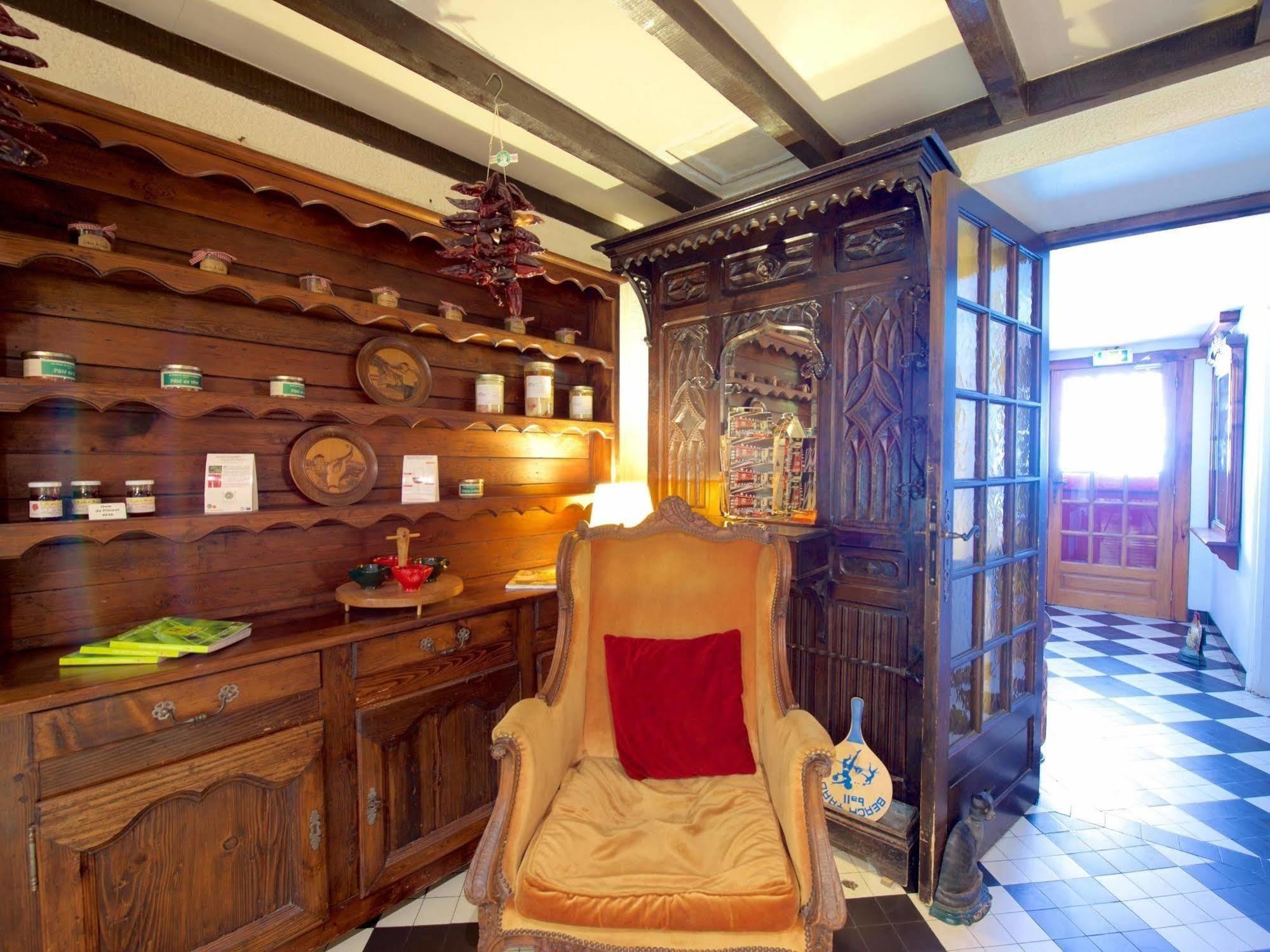 Auberge Chez Tante Ursule カンボ・レ・バン エクステリア 写真